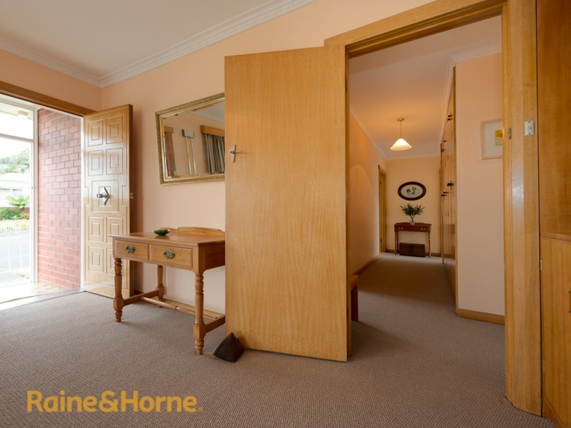 39 Wellington Road, Lindisfarne TAS 7015