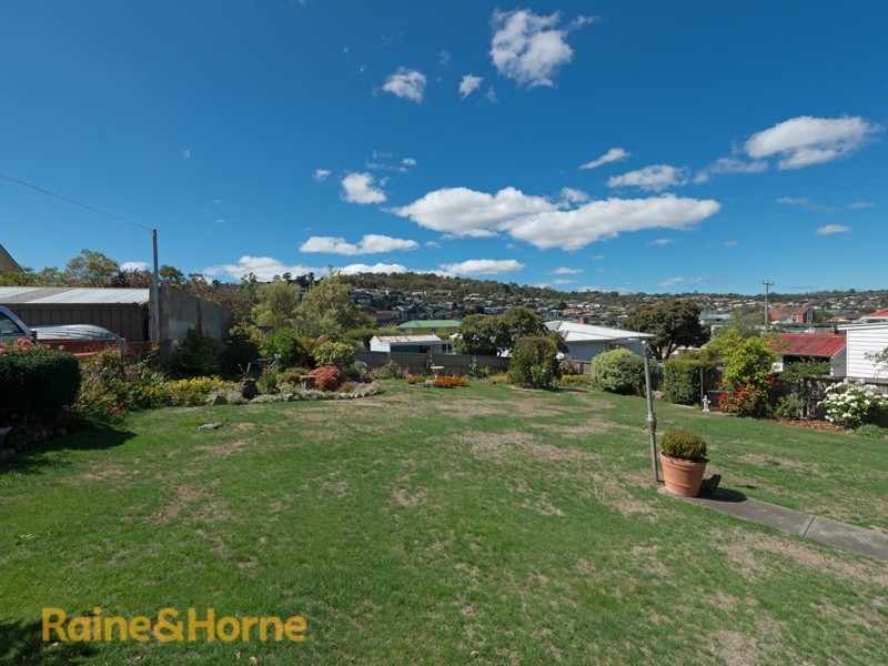 39 Wellington Road, Lindisfarne TAS 7015