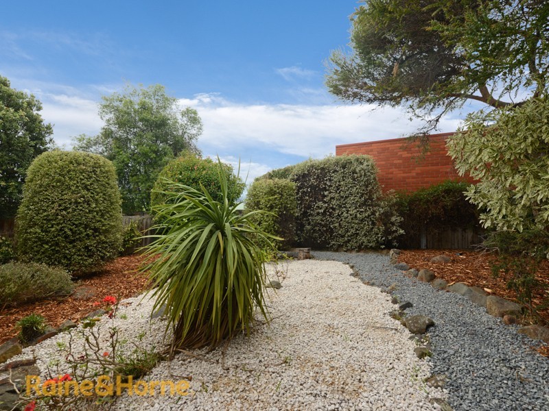 6/6 Nelumie Street, Lindisfarne TAS 7015