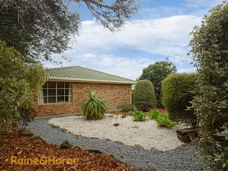 6/6 Nelumie Street, Lindisfarne TAS 7015