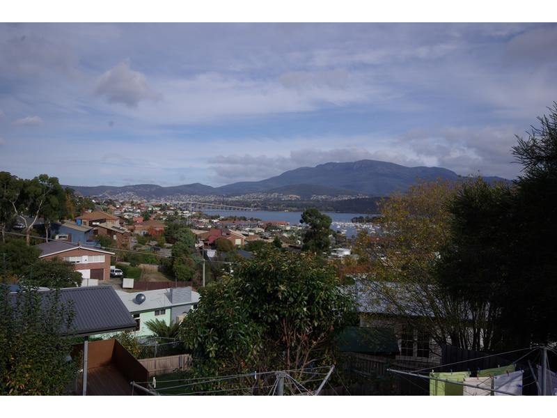 4/29 Begonia St, Lindisfarne TAS 7015