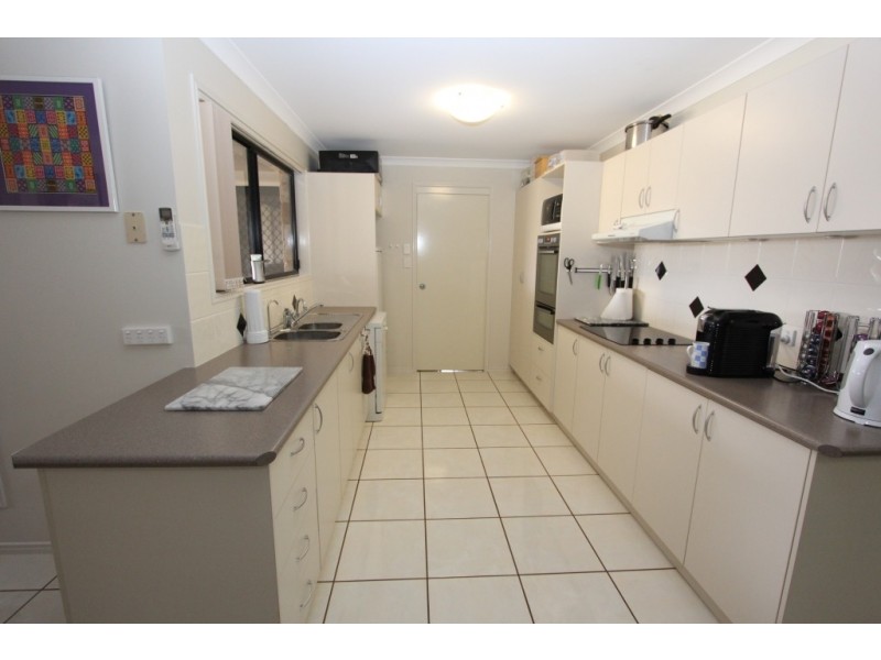 16 Poinciana Ave, Kingaroy QLD 4610