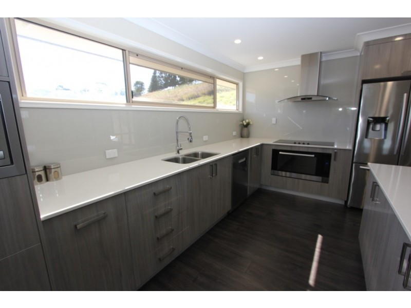 39 South Kerton Rd, Nanango QLD 4615