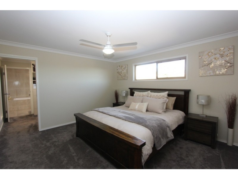 39 South Kerton Rd, Nanango QLD 4615