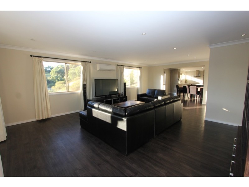 39 South Kerton Rd, Nanango QLD 4615