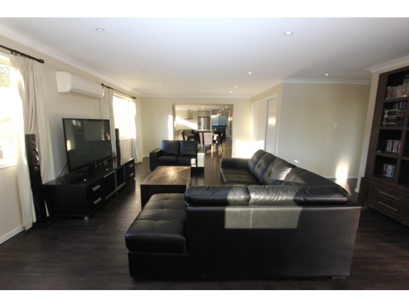 39 South Kerton Rd, Nanango QLD 4615