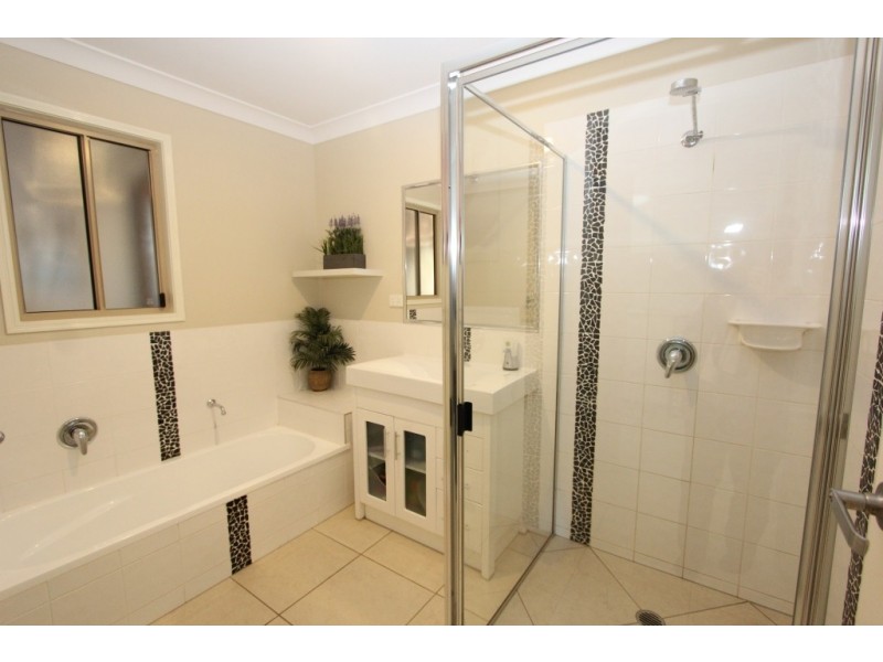 39 South Kerton Rd, Nanango QLD 4615