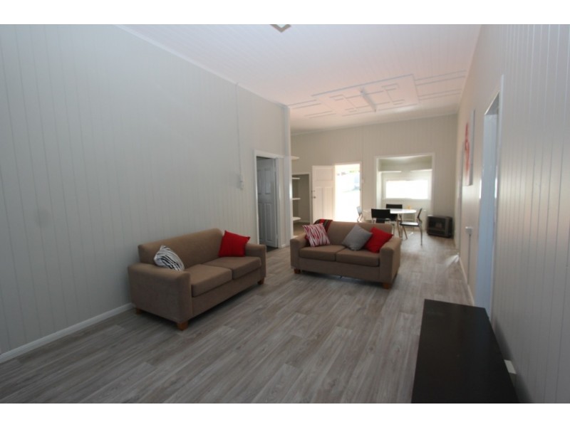 102 Haly St, Kingaroy QLD 4610