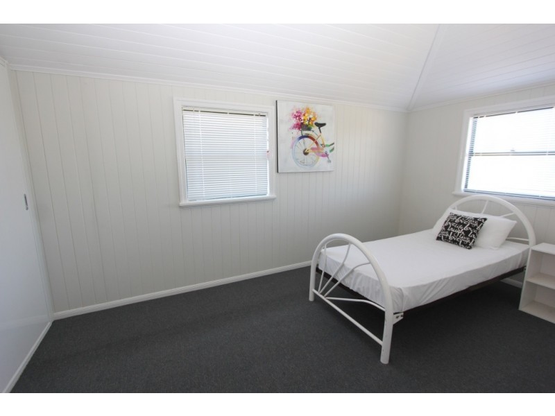 102 Haly St, Kingaroy QLD 4610