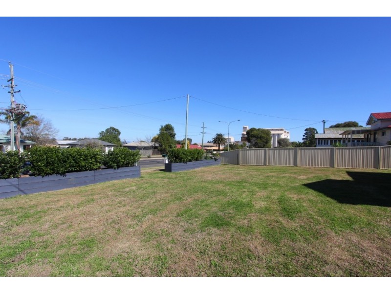 102 Haly St, Kingaroy QLD 4610