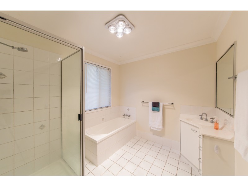 33 Farr Ct, Wattle Camp QLD 4615