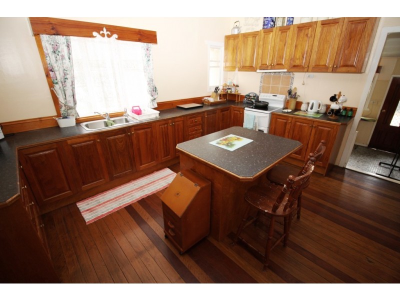 60 KNIGHT STREET, Kingaroy QLD 4610