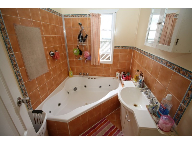 60 KNIGHT STREET, Kingaroy QLD 4610