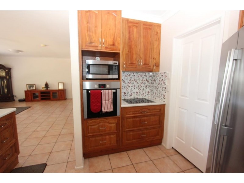 12 Kathy St, Kingaroy QLD 4610