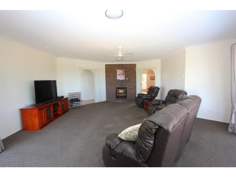 12 Kathy St, Kingaroy QLD 4610