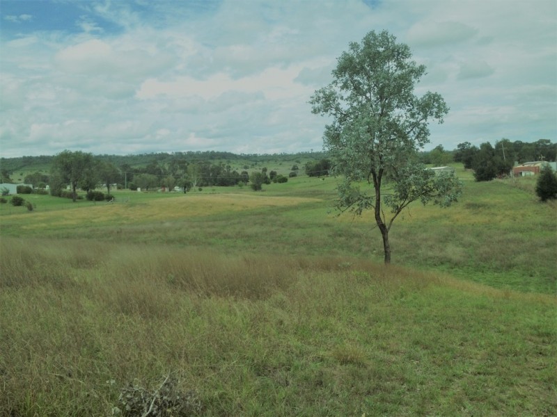 4 Elizabeth Place, Proston QLD 4613