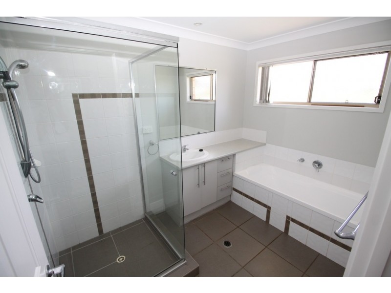 9-11 Premier Drive, Kingaroy QLD 4610