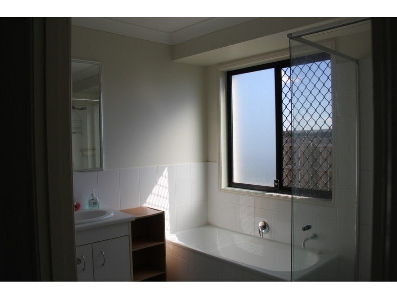 1 Oasis Drive, Kingaroy QLD 4610