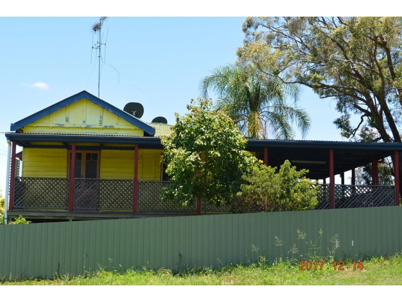 11 Hood Street, Proston QLD 4613