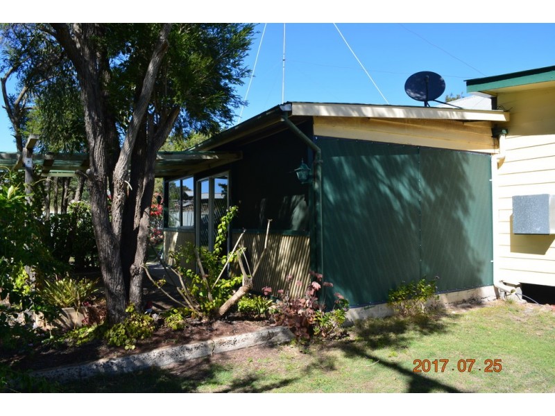 1 Main Street, Hivesville QLD 4612