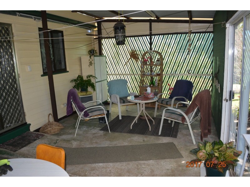 1 Main Street, Hivesville QLD 4612