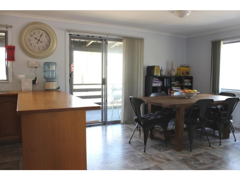 77 Carbeen Crescent, Nanango QLD 4615