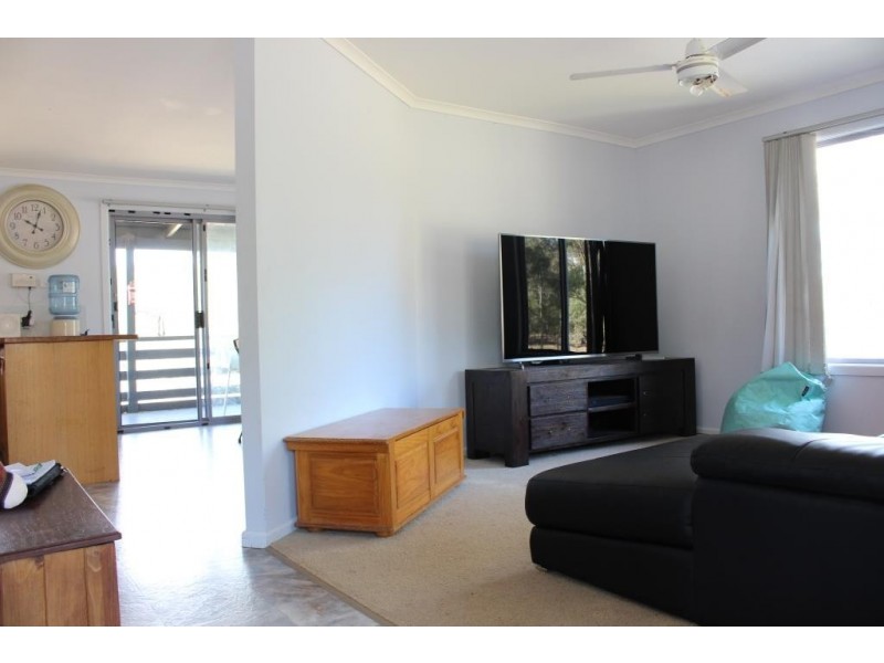 77 Carbeen Crescent, Nanango QLD 4615