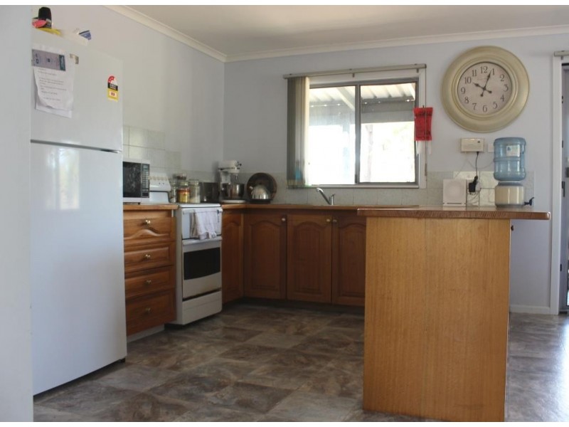 77 Carbeen Crescent, Nanango QLD 4615
