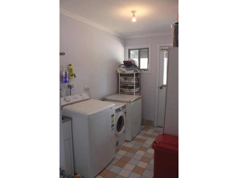 77 Carbeen Crescent, Nanango QLD 4615