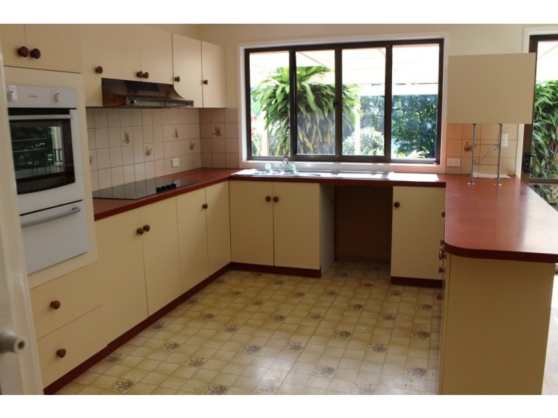 6 Cowie Drive, Kingaroy QLD 4610