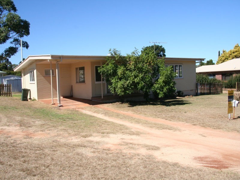 8 Francis Street, Kingaroy QLD 4610