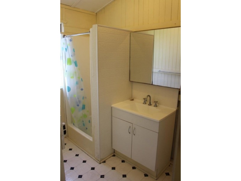 15 Wills Street, Nanango QLD 4615