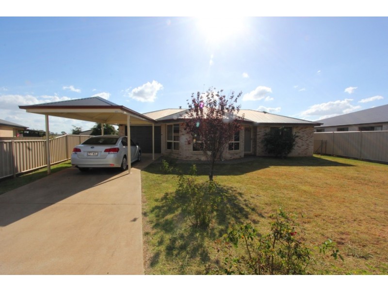 82 Windsor Circle, Kingaroy QLD 4610