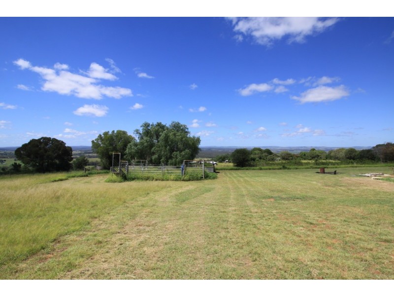 292 CROWNTHORPE ROAD, Tablelands QLD 4605