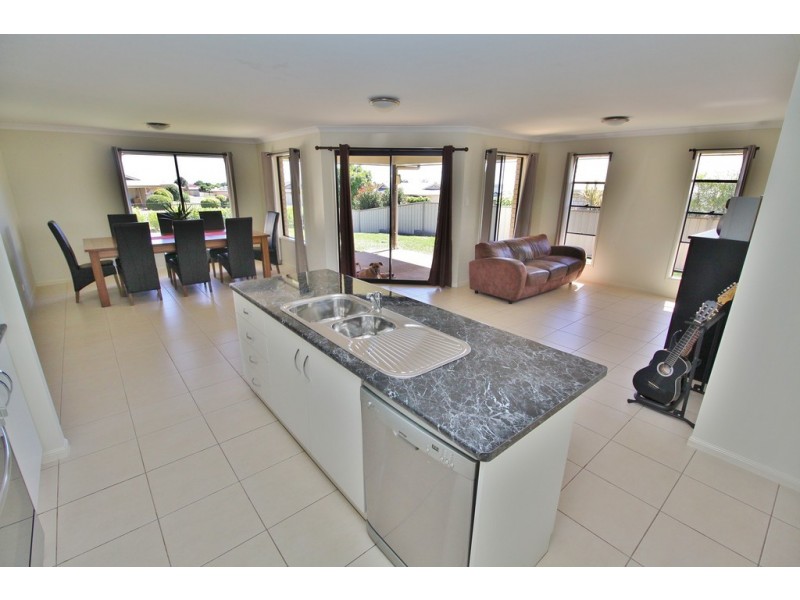 17 BRIDGEMAN PARADE, Kingaroy QLD 4610