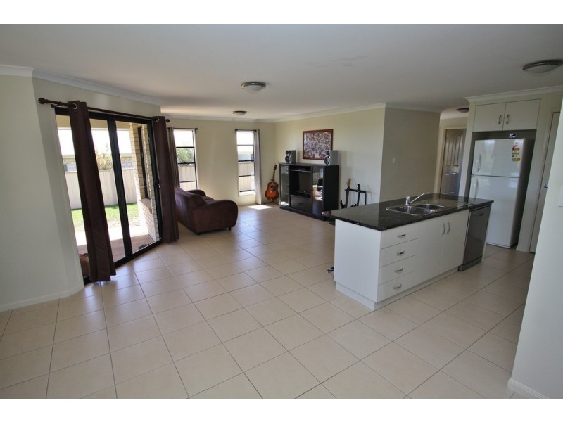 17 BRIDGEMAN PARADE, Kingaroy QLD 4610