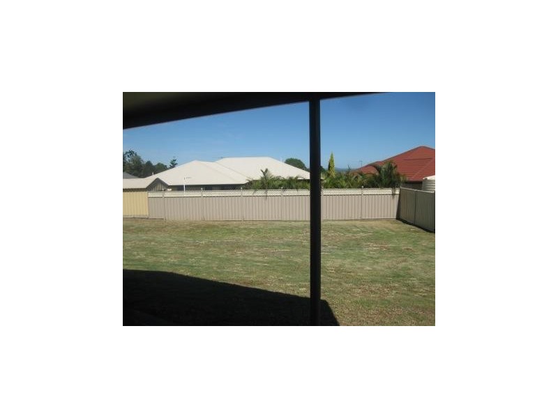 11 Hillview Pde, Kingaroy QLD 4610