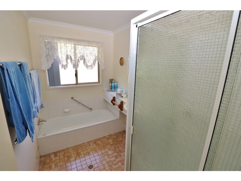 25 REDMANS ROAD, Kingaroy QLD 4610