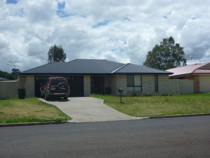 74 Ivy Street, Kingaroy QLD 4610