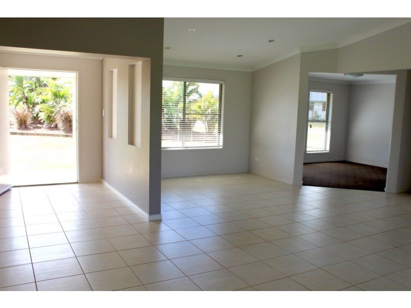 18 ROSELLA PARADE, Kingaroy QLD 4610