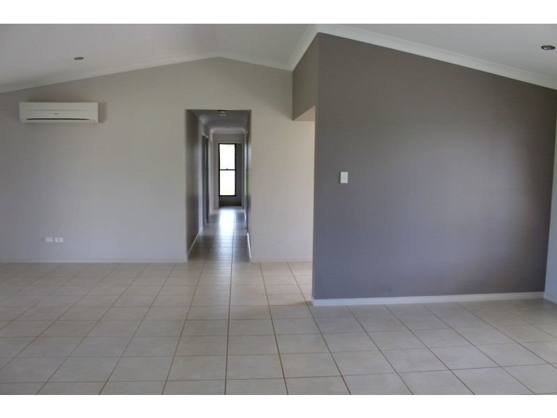 18 ROSELLA PARADE, Kingaroy QLD 4610