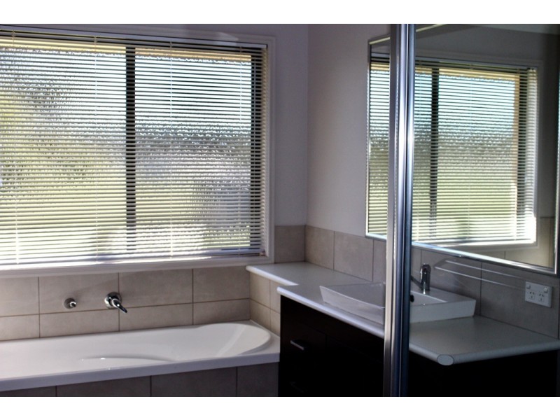 18 ROSELLA PARADE, Kingaroy QLD 4610