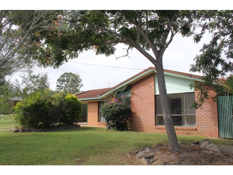 18 BUNKER AVENUE, Nanango QLD 4615
