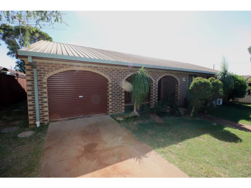 14 BUCKINGHAM STREET, Kingaroy QLD 4610