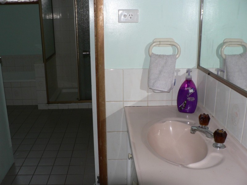 10 Collins Street, Proston QLD 4613