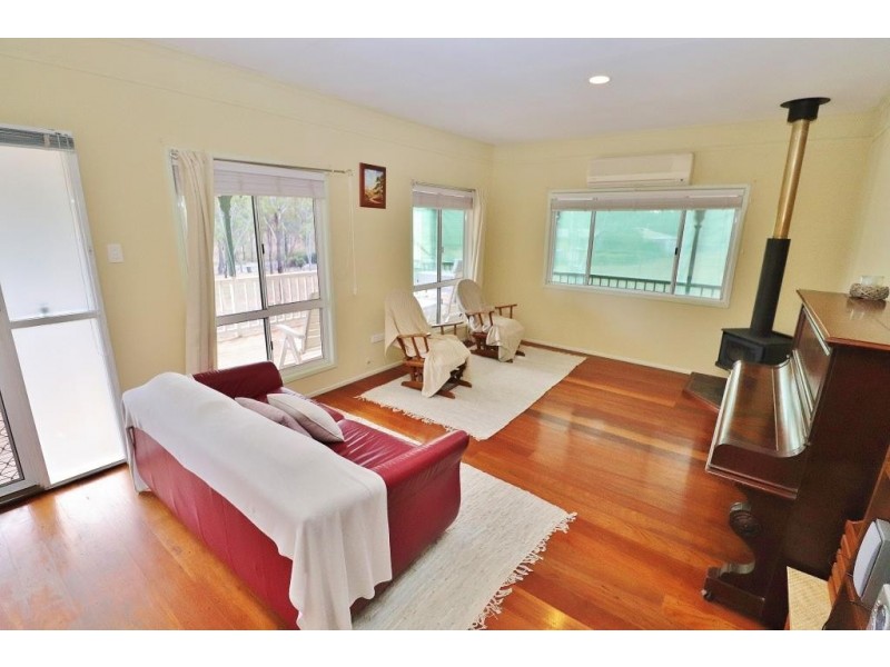 82 HOME STREET, Nanango QLD 4615