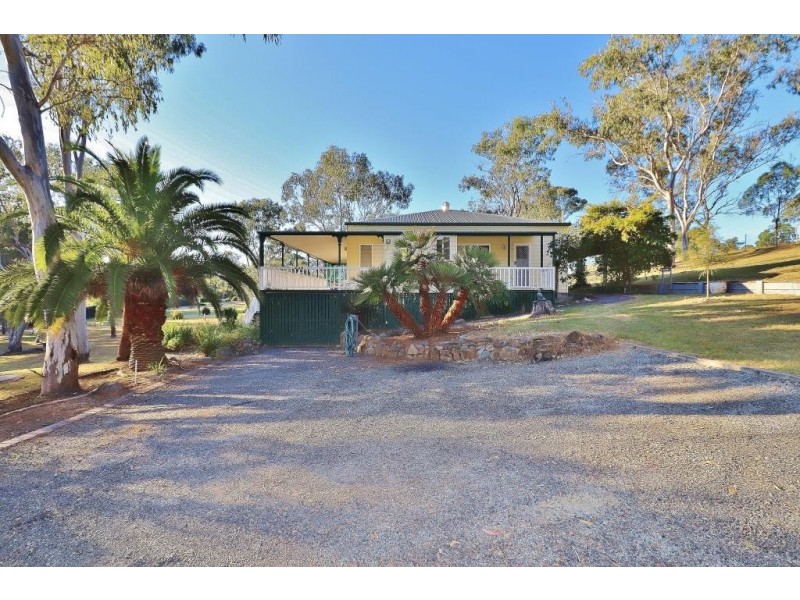 82 HOME STREET, Nanango QLD 4615