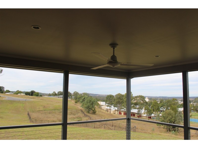 1/70 Banksia Drive, Kingaroy QLD 4610