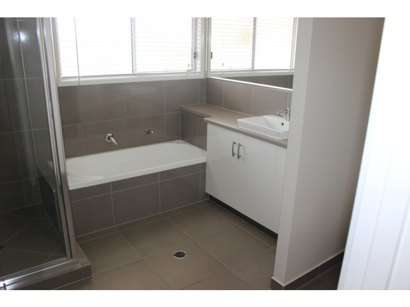 1/70 Banksia Drive, Kingaroy QLD 4610