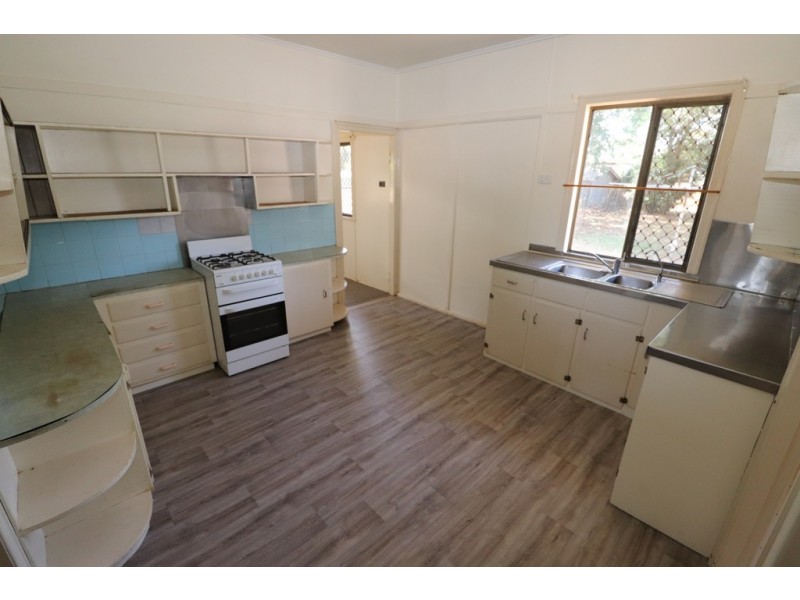 44 YOUNGMAN STREET, Kingaroy QLD 4610